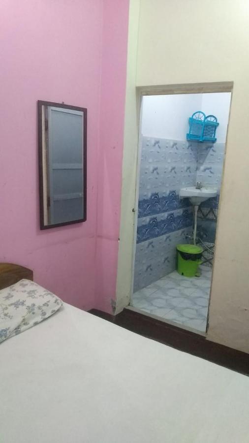 Отель Om Rest House Варанаси Экстерьер фото